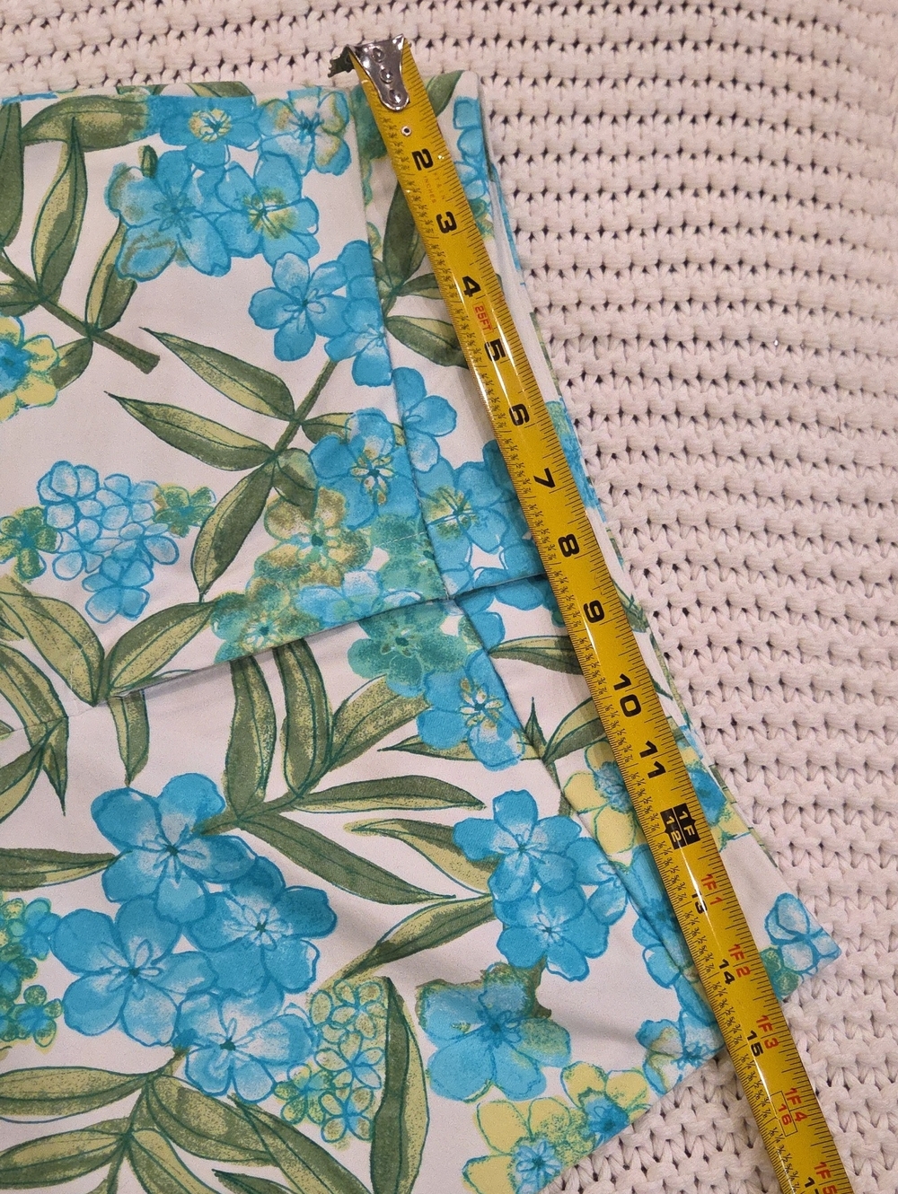 Croft & Barrow Blue Floral Capri Pants Resort Style Womens Size 6 - Picture 11 of 15